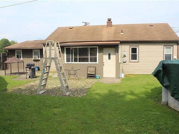 4th image of 1002 Arlington Dr