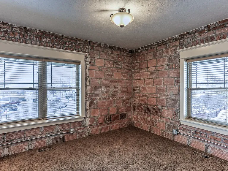 806 Park Ave — Photo 20