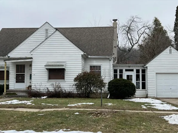 805 N Main St, Elkader, IA 52043