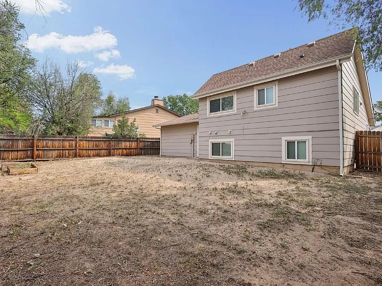 2390 Middleton Ct — Photo 24