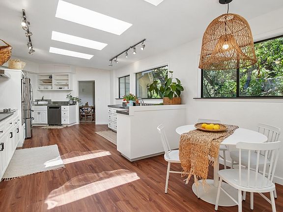 3rd image of 160 E Cintura Avenue
