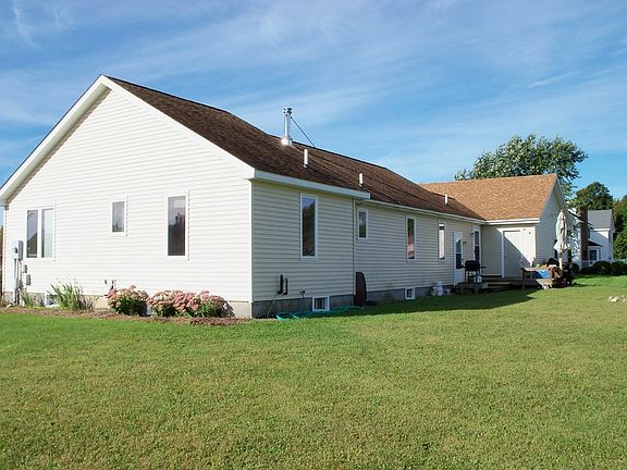Big yard under a big sky.
Excellent for bocce or other yard games.