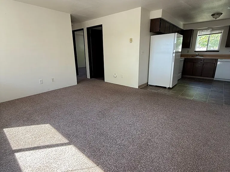 23 SE 10th St #7 — Photo 3