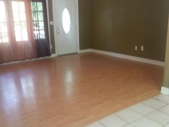 2nd image of 207 Live Oak Dr