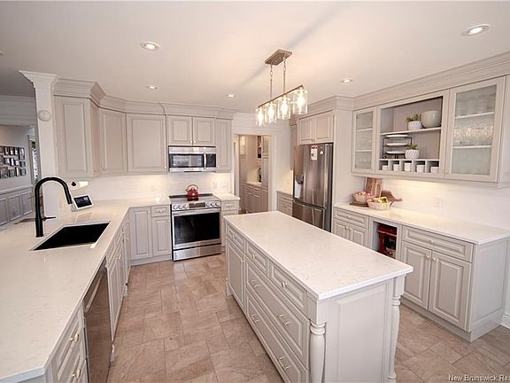 4th image of 10 Emma Ct