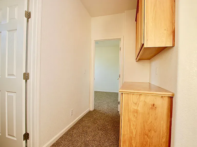 833 Round Hill Dr — Photo 17