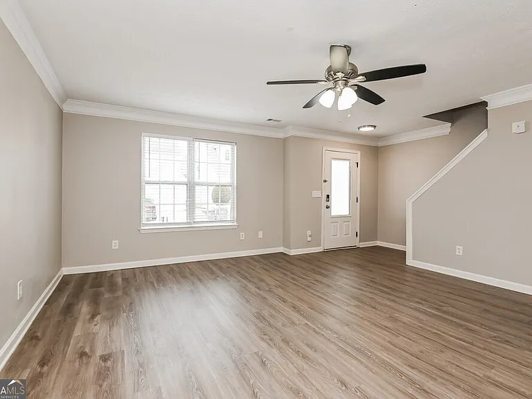 425 Village Bluff Dr — Photo 7