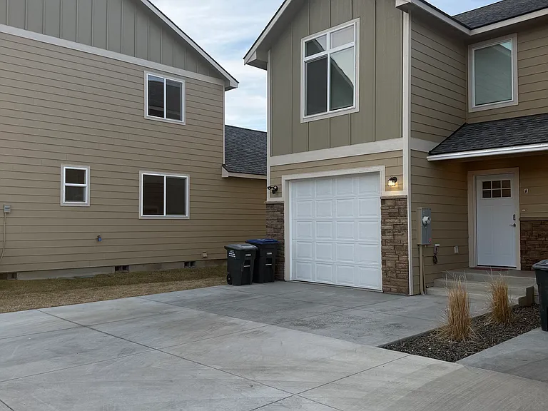 911 W Ted Yao Way #A — Photo 2