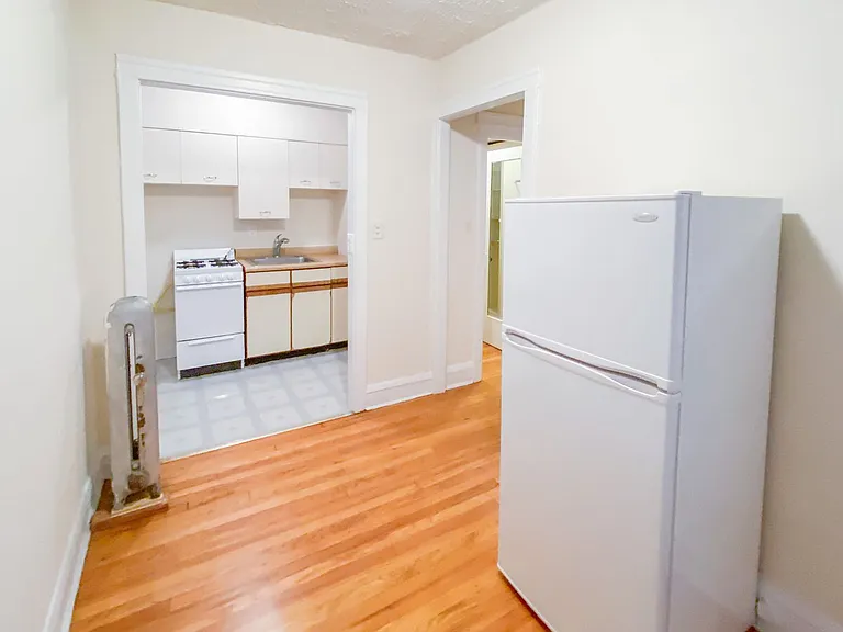 512-20 W. Cornelia — Photo 21