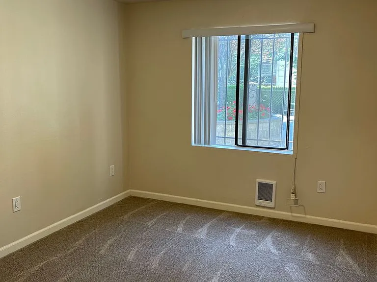 First Hill Apartments — Photo 7