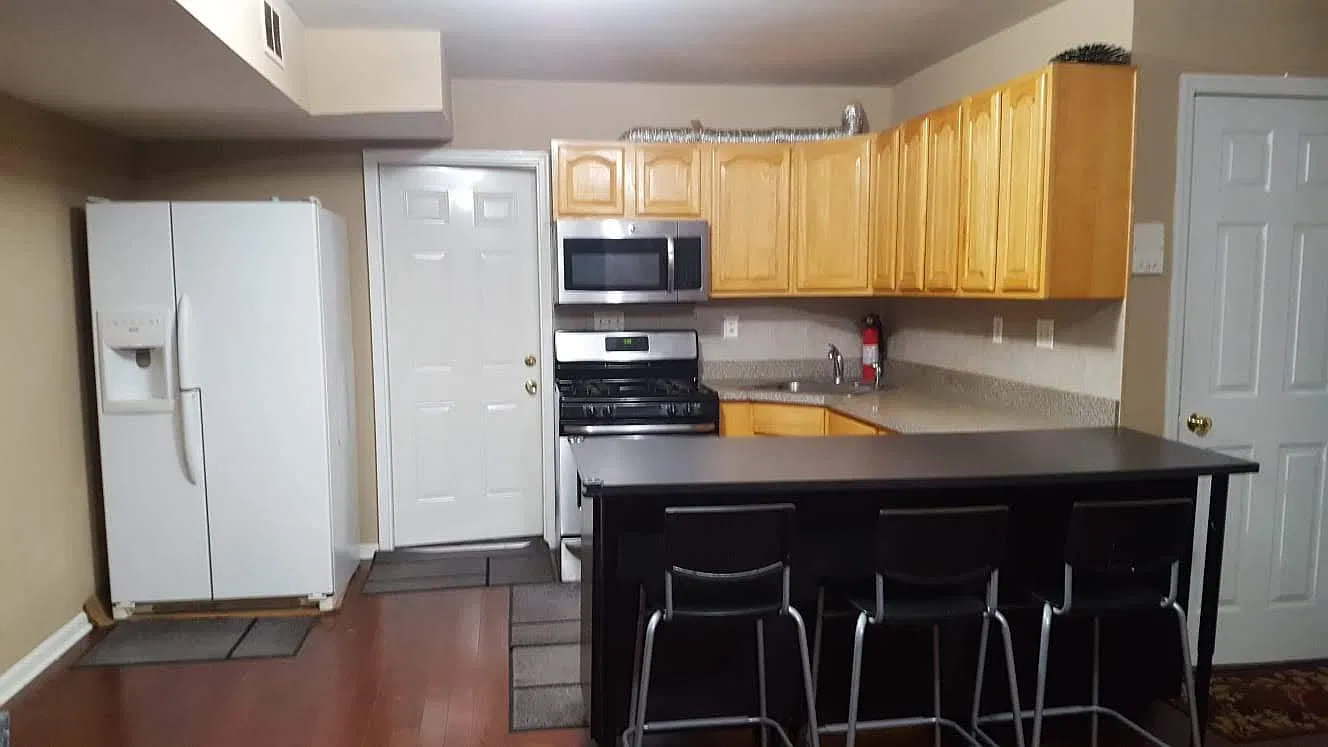 1 bed, 1300 sqft, $2,200 — Photo 3