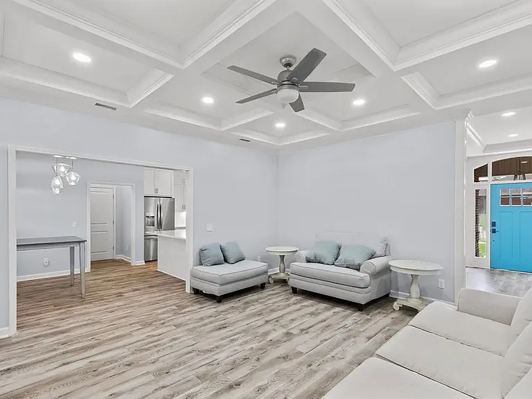 221 Veritas Dr — Photo 4