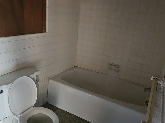 3rd image of 515 Park Ln #3