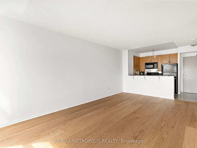 2495 Dundas St W #412 — Photo 7