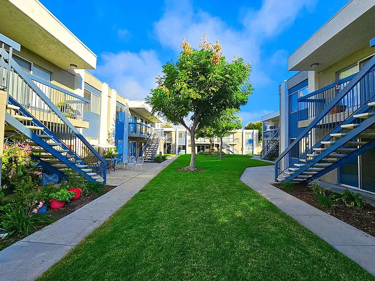 Sandalwood Apartments — Photo 33