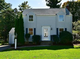 41 Ledgewood Rd, West Hartford, CT 06107