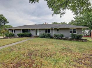 8901 Mission Rd, Leawood, KS 66206