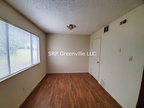3rd image of 100 Eastland Dr APT B6