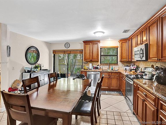 4th image of 3227 Old Oak Ln #3227