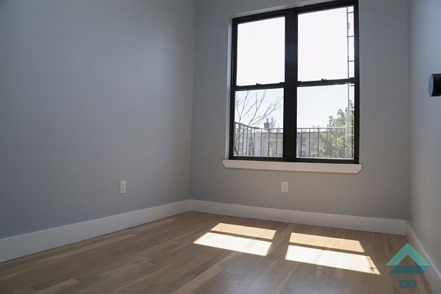 1st image of 852 Hart St #3LAHRIV