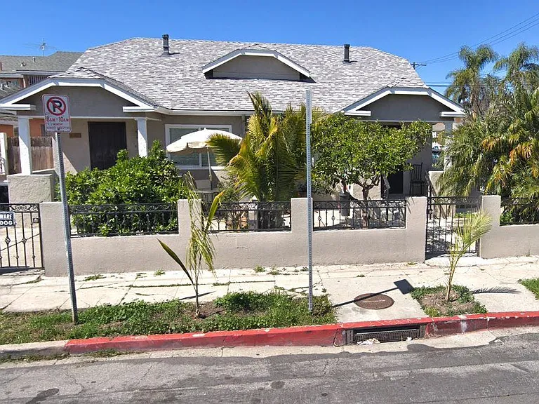 2001 S Grand Ave — Photo 1
