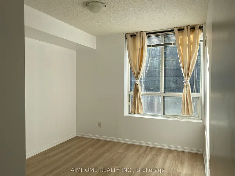 1000 King St W #317 — Photo 19