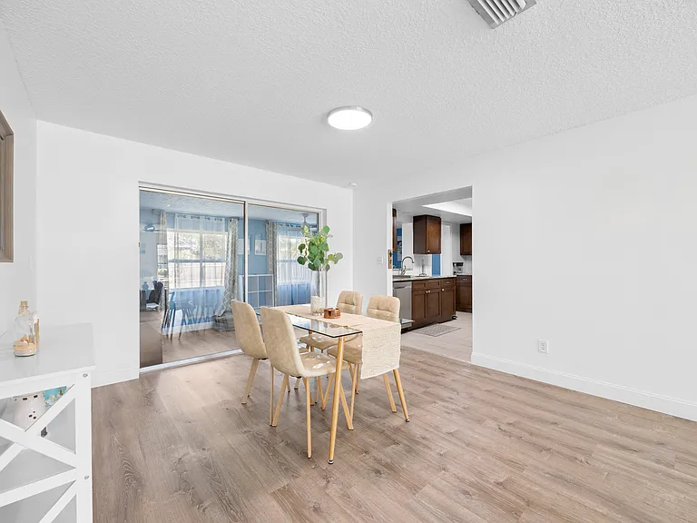 532 Roosevelt Ave #532 — Photo 17