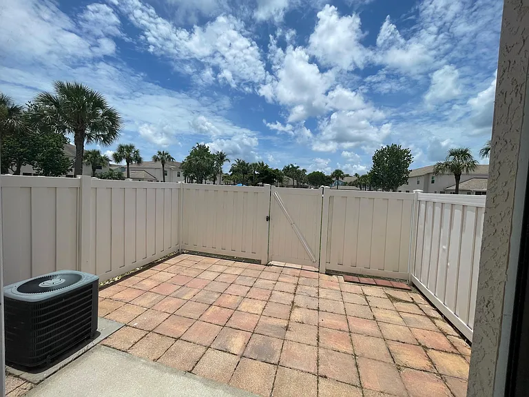 3637 Pine Oak Cir #105 — Photo 8