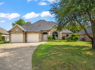 904 Wheeler Creek Dr, Gainesville, TX 76240