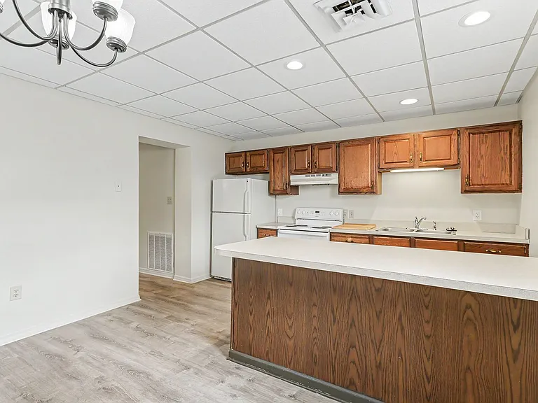 98 Herman Ave — Photo 5
