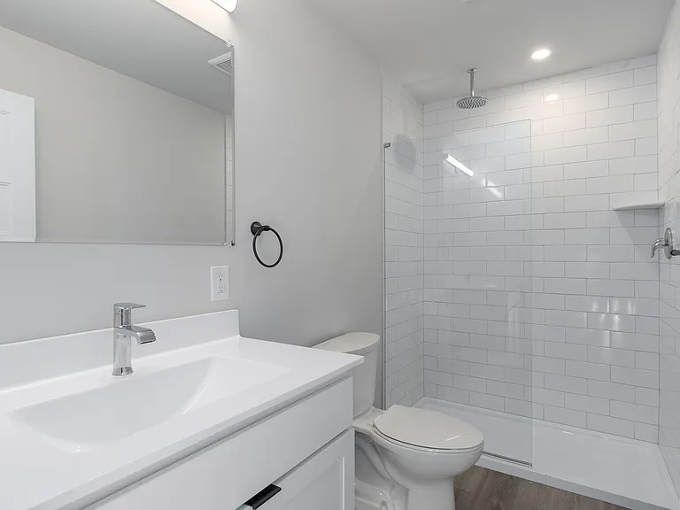 224 Hall St #11 — Photo 11