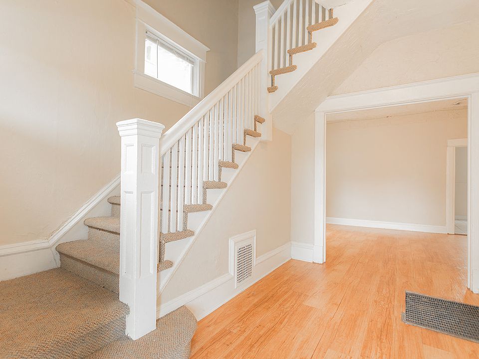 1138 Pleasant Street Living Room