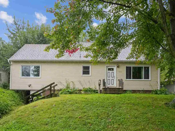 1425 Douglas Ct, Marion, IA 52302
