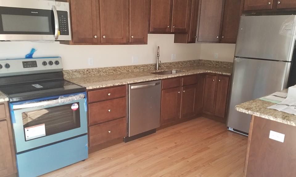 2nd image of 72 Boyd St #0