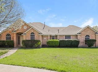 831 Quail Run Ln, Lancaster, TX 75146
