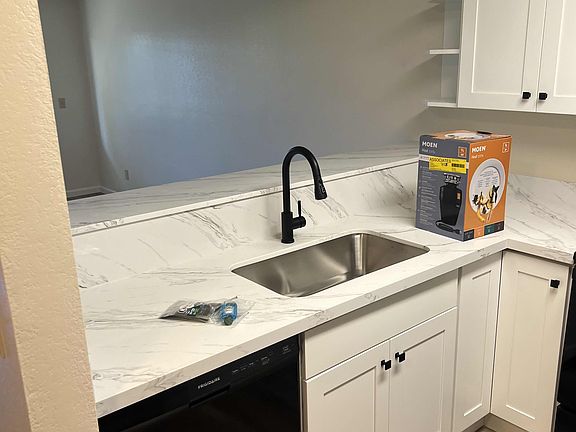 4th image of 4016 8th Ave NE #205