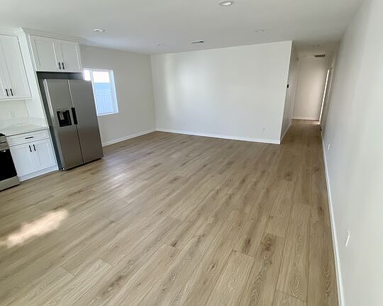 2nd image of 935 1/2 E Fairview Blvd