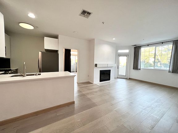 4th image of 231 El Camino Real #202