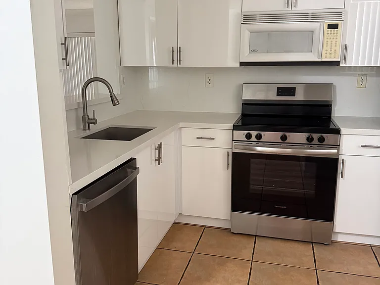 15771 SW 137th Ave #203 — Photo 15