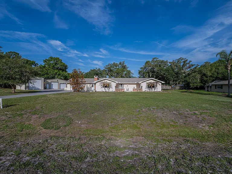 5905 Whispering Pines Rd — Photo 4