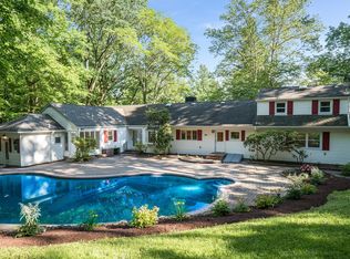 121 Round Top Rd, Bernardsville, NJ 07924