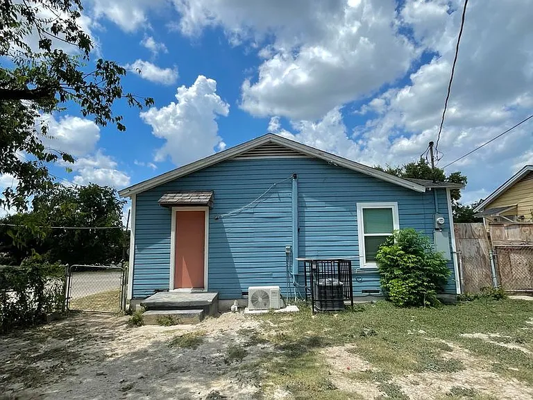 2002 Dudley Ave — Photo 8