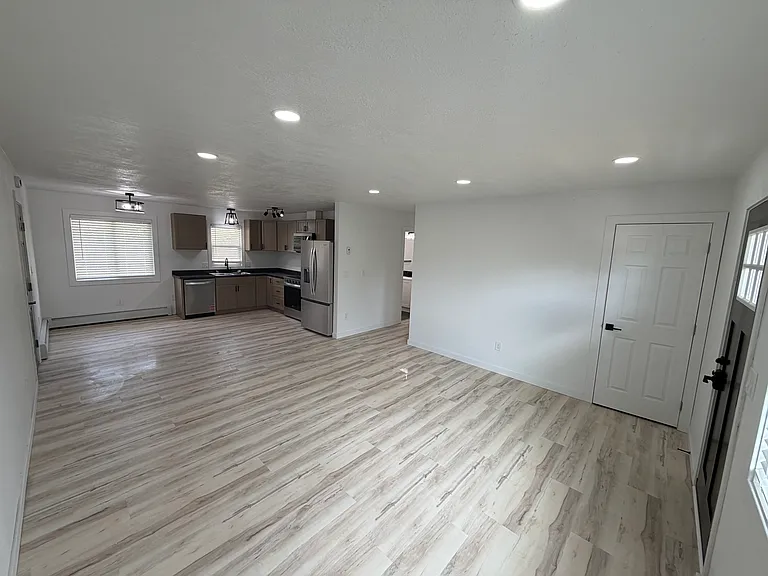 131 S Henrich St — Photo 7