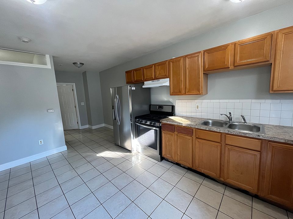 1st image of 590 Charles St #3