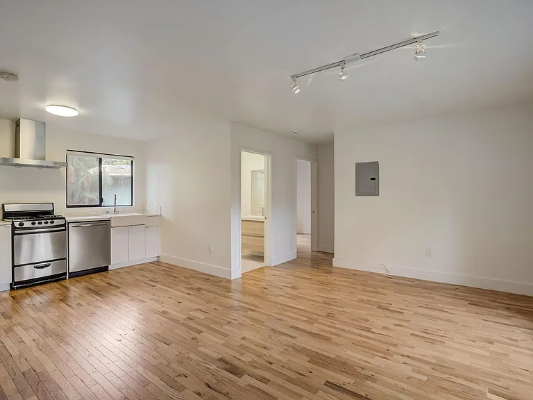 5525 Media Dr #6 — Photo 12
