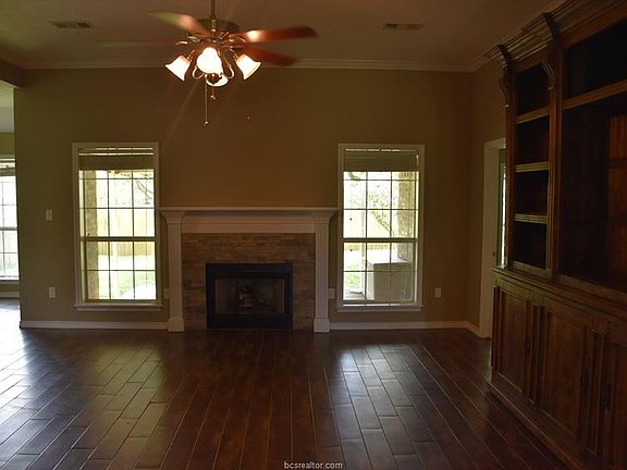 3rd image of 4902 Winchester Dr