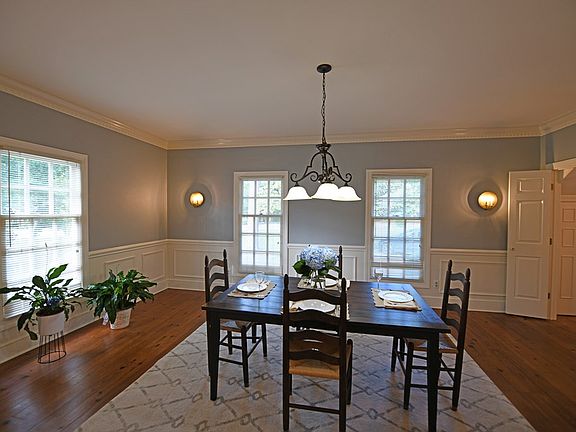 3rd image of 502 Gatewood Dr