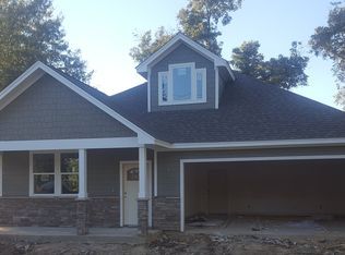 6781 Washington St, Groves, TX 77619