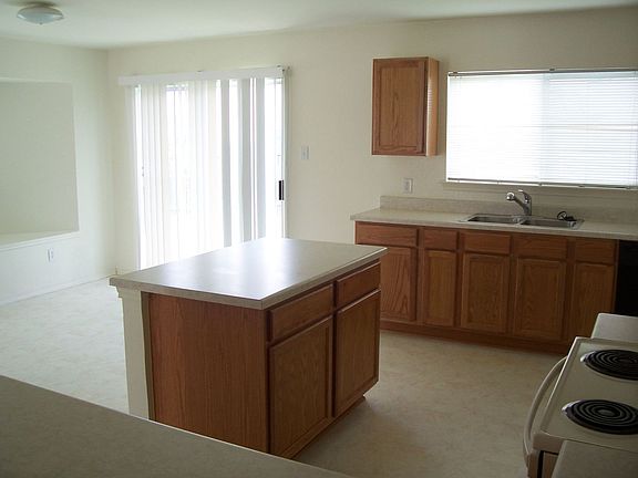 4th image of 313 Edgewood Cv