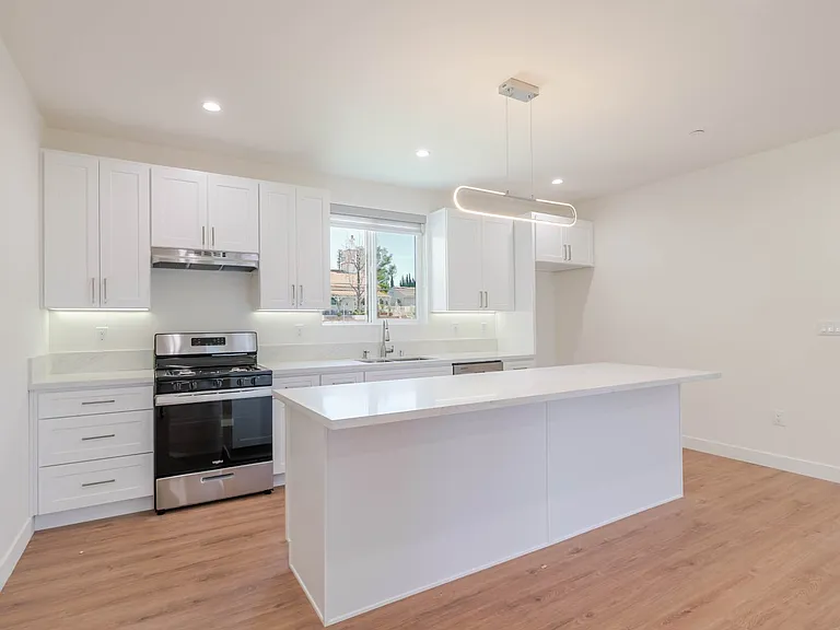 10232 Tujunga Canyon Blvd — Photo 12
